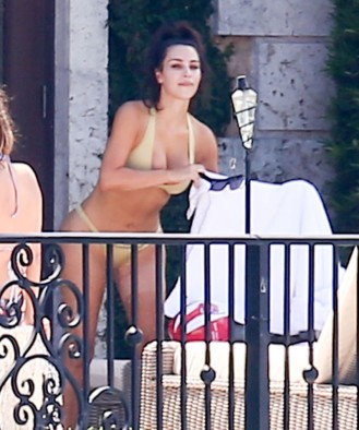 Picture Shows: Kim Kardashian September 19, 2016 **Min ¿300 Web / Online Set Usage Fee** Kim Kardashian and her kids North and Saint enjoy a day poolside with Larsa Pippen in Miami, Florida. Kim showed off her curvy figure in a gold bikini, which slipped down at one point revealing her nipple. **Min ¿300 Web / Online Set Usage Fee** Exclusive UK RIGHTS ONLY Pictures by : FameFlynet UK ¿ 2016 Tel : +44 (0)20 3551 5049 Email : info@fameflynet.uk.com